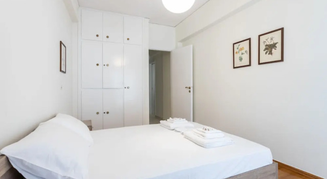 Comfy Flat In Good Location, Забронировать Отель Афины Острова Саронического залива - Аттика, рядом с Theocharakis Foundation