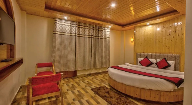 Snow Citys Montana Blues Resort Manali - Heated & Air-Cooled Stay, Забронировать Курортный отель Курортные отели Манали, Курортный отель