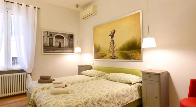 Fotofever Apt, two bedrooms with air conditioned in elegant shopping area, close to Vatican City