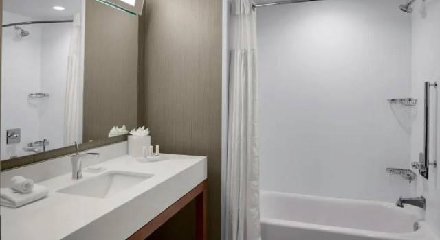 Четырёхместный номер Standard Courtyard by Marriott Dallas Flower Mound