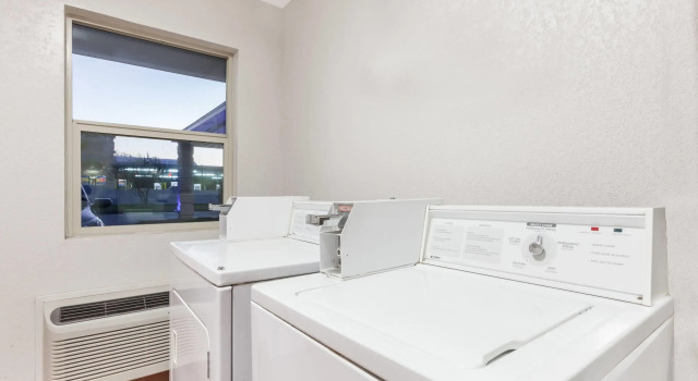 Super 8 by Wyndham Cleburne, Buchen Sie Hotel Cleburne Dallas - Fort Worth und Umgebung