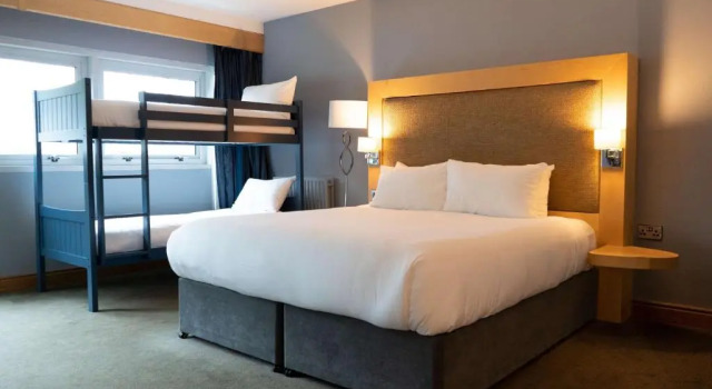 Четырёхместный номер Standard Radisson Blu Hotel, Cork