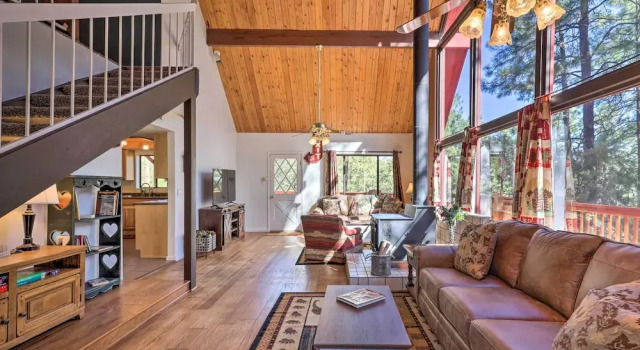 3 Mi to Downtown: Cabin w/ Gas Grill in Prescott, Забронировать Дом для отпуска Прескотт штат Аризона