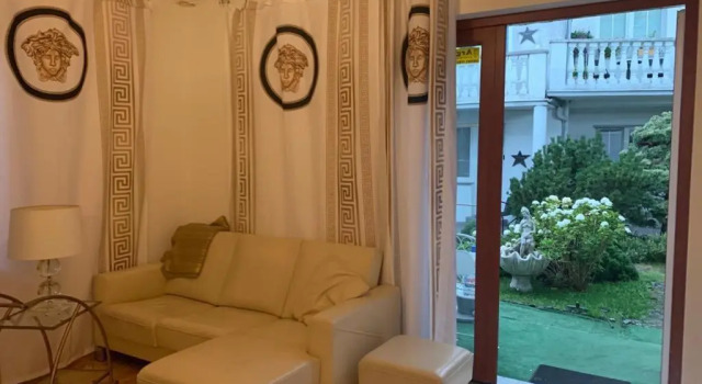 Полулюкс Hollywood Studio Apartments