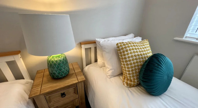 BookedUK - Lovely 2BR Flat in Hoddesdon, Забронировать Отель Отели Англии 3 звезды, 3*