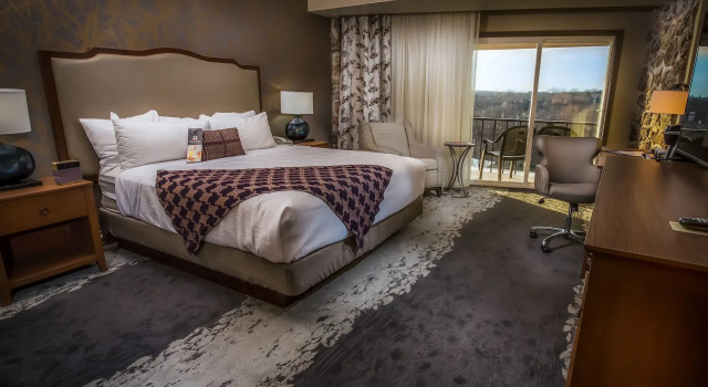 Lodge of Four Seasons Golf Resort, Marina & Spa, Забронировать Курортный отель Озеро Озаркс Lake of the Ozarks