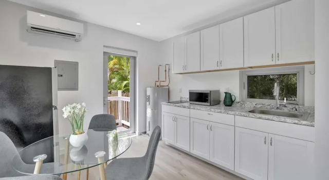 Sunshine Getaway Sleeps 4!, Забронировать Дом для отпуска Форт-Лодердейл Broward County, рядом с Fort Lauderdale Clinical Research