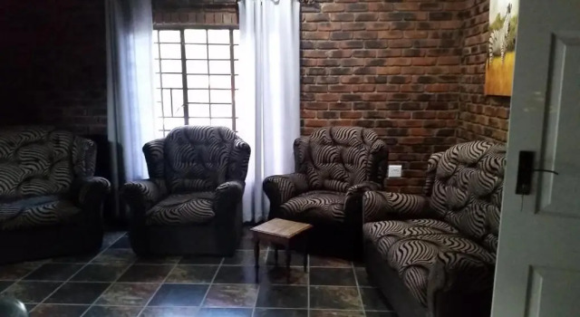 Kruger Wild Dog Inn, Reservar Hotel Hotéis baratos em Barberton