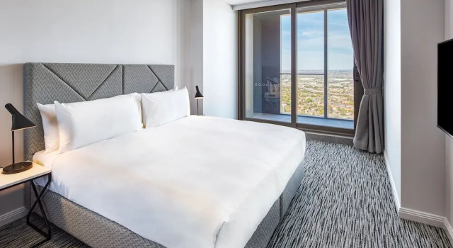 Полулюкс с 2 комнатами с балконом Meriton Suites George Street, Parramatta