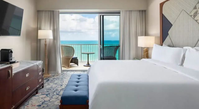2 soveværelser i standard- værelse med altan The St. Regis Bermuda Resort