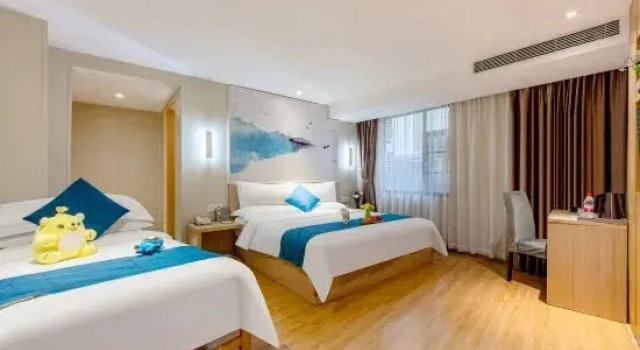 Семейный номер Standard с видом на улицу Guangzhou Hongcheng Hotel