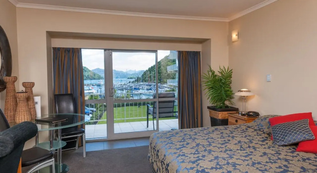 Номер Standard с балконом и с видом на гавань Beachcomber Inn Picton