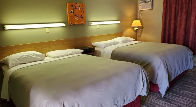 Четырёхместный номер Standard Цокольный этаж Stars Inn - Motel