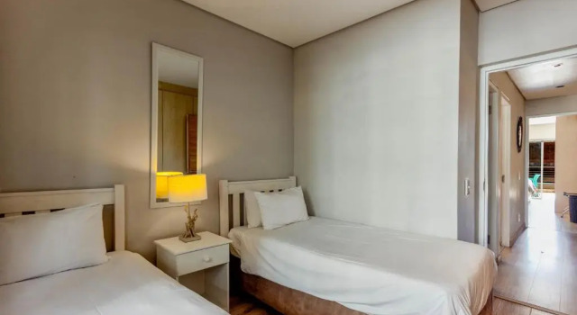 Three Bedroom Apartment - De Waterkant, Забронировать Апартаменты/квартира Отели Cape Peninsula с парковкой, Парковка