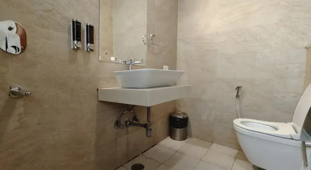 Номер Deluxe Aadat Hotel Subhash Chowk Gurgaon