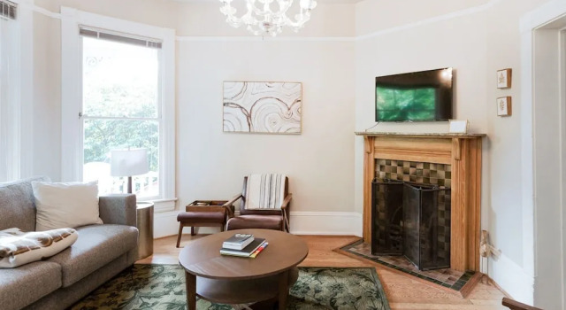New Listing! Updated Victorian W/ Lake Union Views 3 Bedroom Home, Rezerwuj Dom wakacyjny Wille w Seattle, Willa