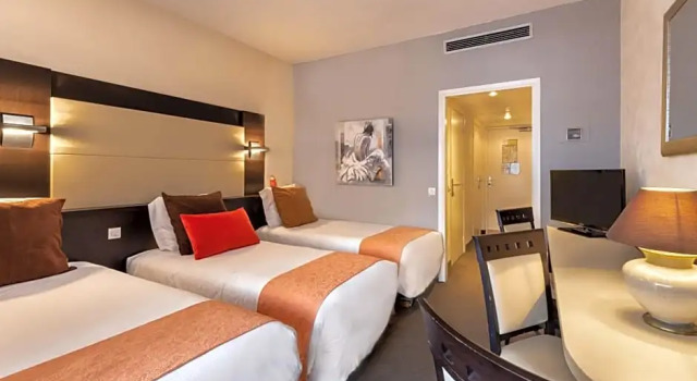 Номер Standard с балконом The Originals City, Hôtel Galaxie, Nice Aéroport