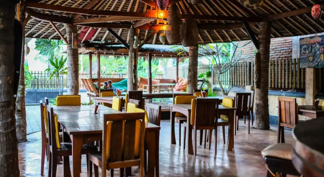 OYO 954 Family House Lombok Hotel, Book Hotel Kuta Lombok Lombok