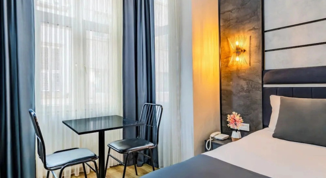 La Pazza Taksim Suit Hotel, Забронировать Отель Стамбул Мраморноморский регион, рядом с Станция метро «Таксим» — Выход к парку Гези