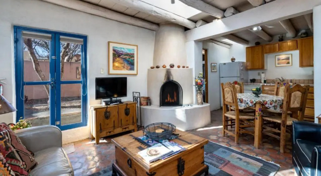 Коттедж Casita Don Manuel, 1 Bedroom, Sleeps 2, Private Yard, Grill, Kiva Fireplace