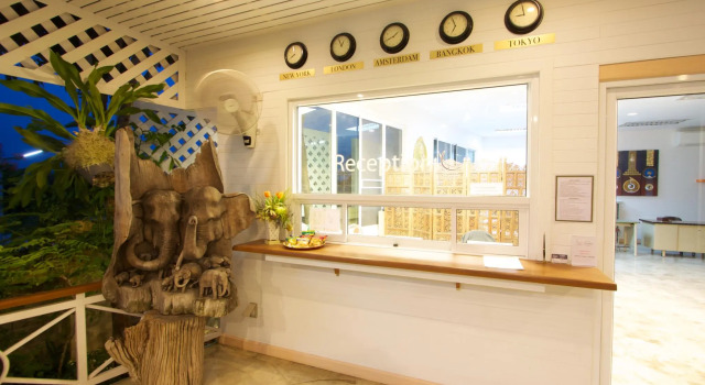 Charn Residence, Забронировать Отель Бангсэн провинция Чонбури