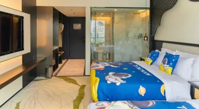 Семейный люкс Luxury с балконом Mekong River Four Seasons Hotel (Splashing Square)