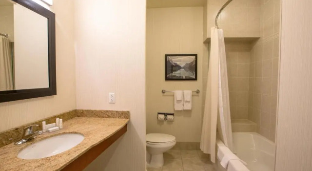 Полулюкс Courtyard by Marriott St. Johns Newfoundland