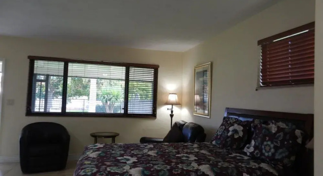 Shell Studios Hallandale Beach, Rezerwuj Apartament Hotele w Panhandle Florida z parkingiem, Parking