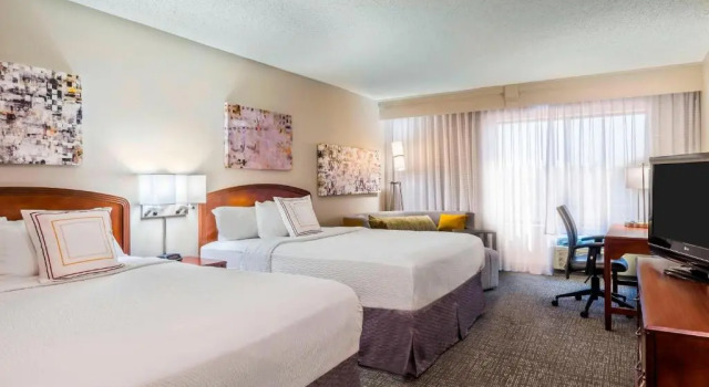 Четырёхместный номер Standard Courtyard by Marriott Chattanooga Downtown
