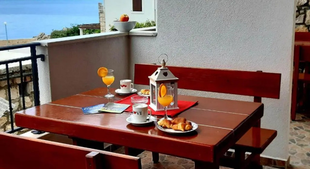 Апартаменты c 1 комнатой с балконом и с видом на море Apartments Cumbelic