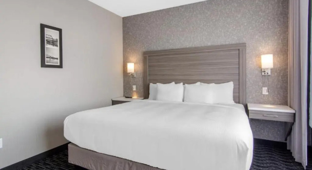 Люкс Deluxe Comfort Inn & Suites