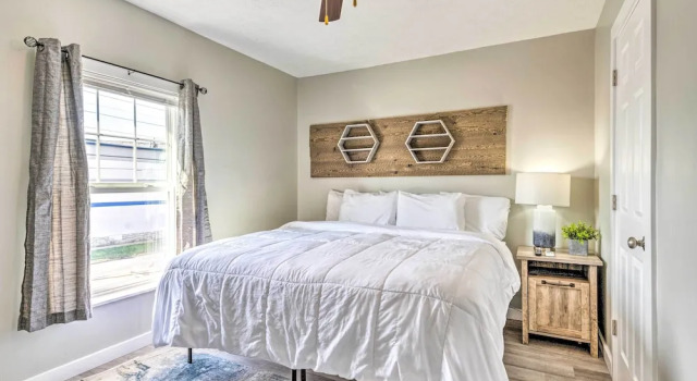 Pet-friendly Indianapolis Townhome w/ Yard!, Prenota Appartamento Hotel a Indiana con parcheggio, Parcheggio