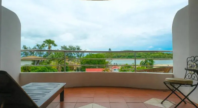 Двухместный номер Standard с балконом и с видом на сад Курорт Smile Samui Beach Front