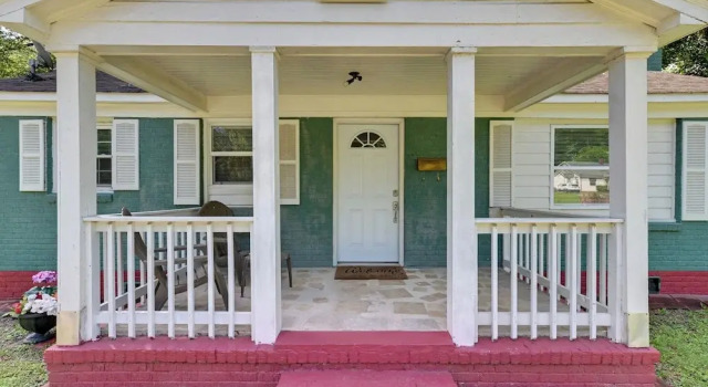 5 Mi to Uptown: Charlotte Hideaway w/ Yard, 预订 度假屋 夏洛特 北卡罗莱纳州