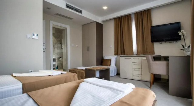 Hotel Fobra, Забронировать Отель Подгорица Община Подгорица, рядом с Храм Святого сердца Христова