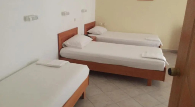 Трёхместный номер Standard Iris Hotel