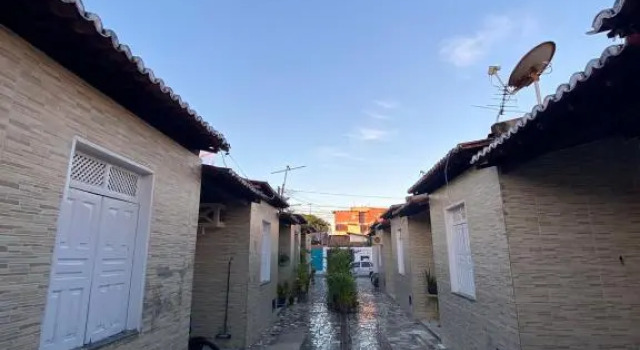 Casa em residencial, mobiliada para temporada.