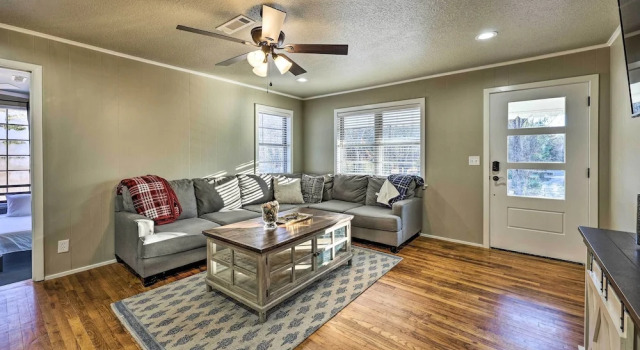 Коттедж Fayetteville Vacation Rental - 2 Mi to Dtwn