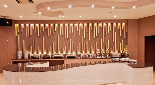 101 Holiday Suites