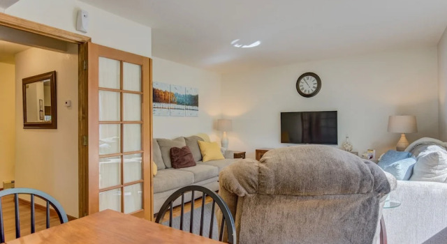 4 BR Country Home in Suburbs W/trails & Parks, Book Feriehus Villaer i Columbia, Villa