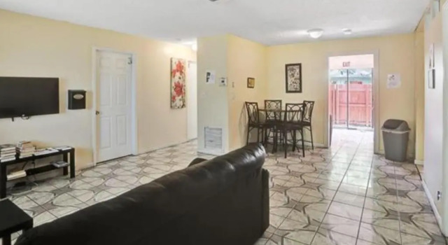 Crocodhouse, Забронировать Отель Форт-Лодердейл Broward County, рядом с Sistrink Marketplace &amp; Brewery