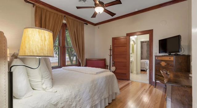 Charming Historic Home one Block From Mainst, Забронировать Отель Фредериксберг Texas Wine Country, рядом с Театр Rockbox