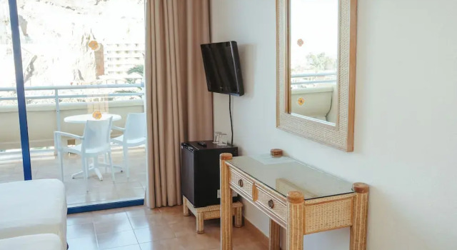 Двухместный номер Standard с балконом Hotel LIVVO Lago Taurito & Aquapark