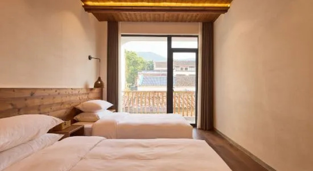 Люкс с балконом Floral Hotel·Chaji Sanxi hotel