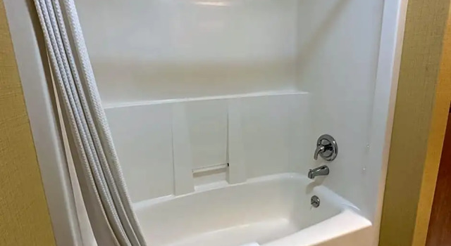 Семейный люкс Deluxe Timberland Inn & Suites
