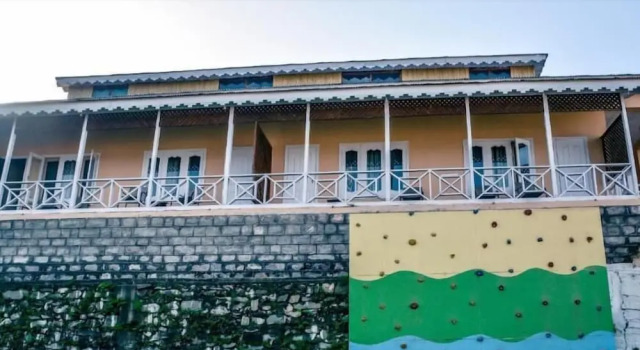 Lalazar Hotel, Забронировать Отель Отели Наран 3 звезды, 3*
