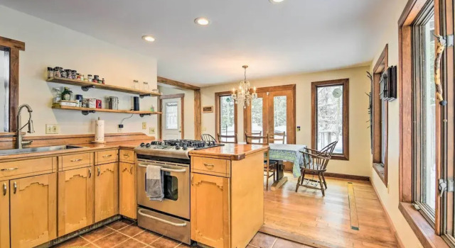Waitsfield Vacation Rental w/ Private Hot Tub, Book Feriehus Mad River Valley USA