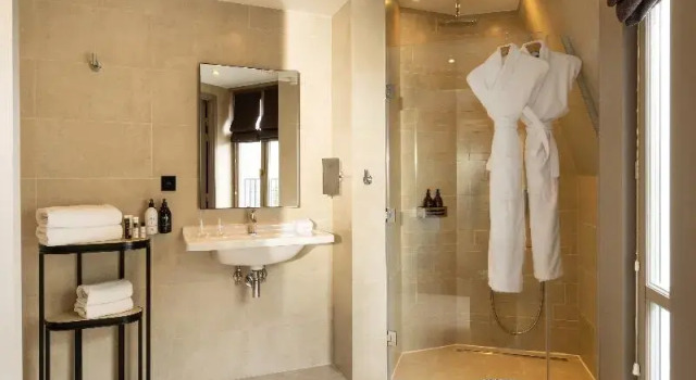Двухместный номер Standard с балконом Hotel Le 10 BIS