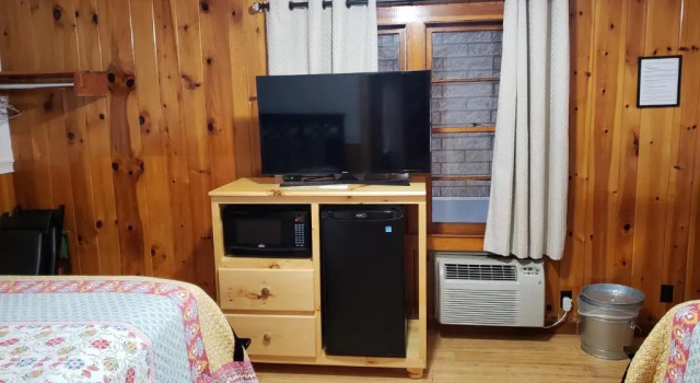 Шестиместный семейный номер Superior с 2 комнатами Marshalls Creek Rest Motel