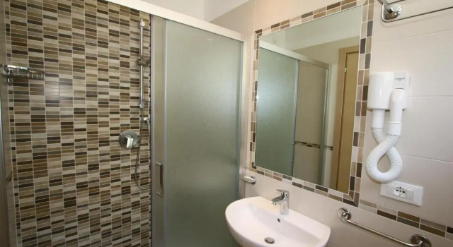 Четырёхместный номер Standard с балконом Beach Hotel Clerice